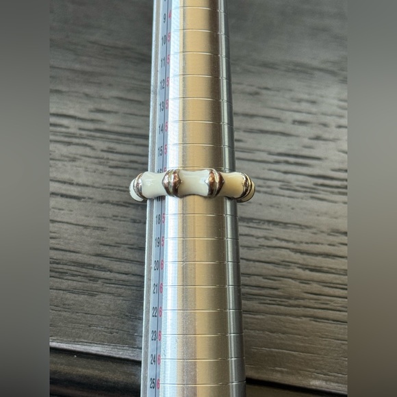 Size 8 White Resin Ring - Picture 8 of 9